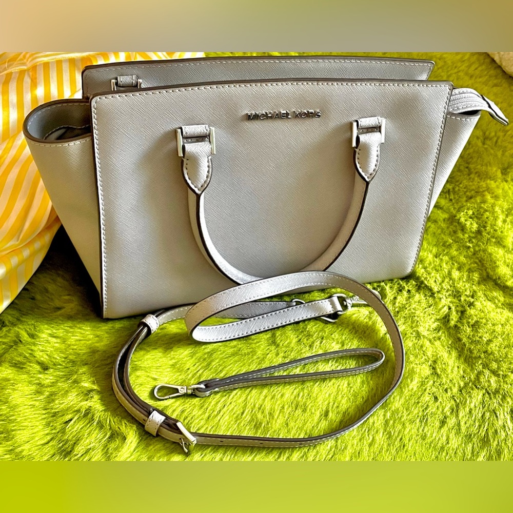 UNUSED MICHAEL Michael Kors Gray Medium Selma Saffiano Leather